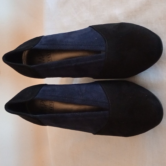 IMPO STRETCH BLACK/BLUE SUEDE HIGH HEELED SHOES. SZ 7 1/2.  EUC - Picture 4 of 11